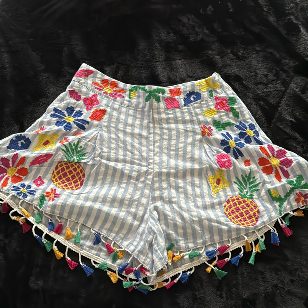 High waist tassel embroidered shorts - Small